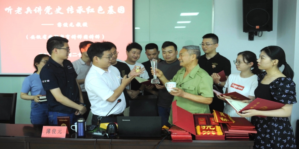 共慶建黨百年 傳承紅色基因 ——薄俊元教授為綠葉集團員工講述革命故事