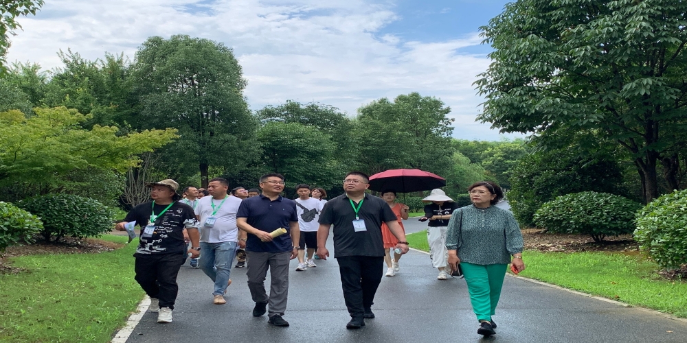 2021“全國苗鄉(xiāng)萬里行”考察團(tuán)到綠葉集團(tuán)小廟基地參觀學(xué)習(xí)